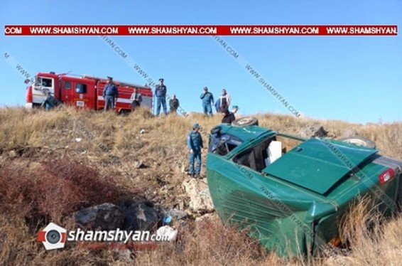 Երևան-Սևան ավտոճանապարհին Գեղարքունիքի մարզի 57-ամյա բնակիչը իր վարած ավտոմեքենայով դուրս է եկել ճանապարհի երթևեկելի գոտուց, բախվել քարերին և հայտնվել ձորում. shamshyan.com