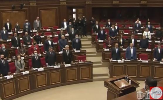 Депутаты НС Армении почтили память жертв теракта 27 октября 1999 года минутой молчания