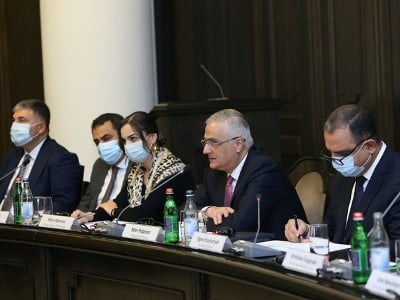 Мгер Григорян представил программу правительства послам и представителям международных организаций