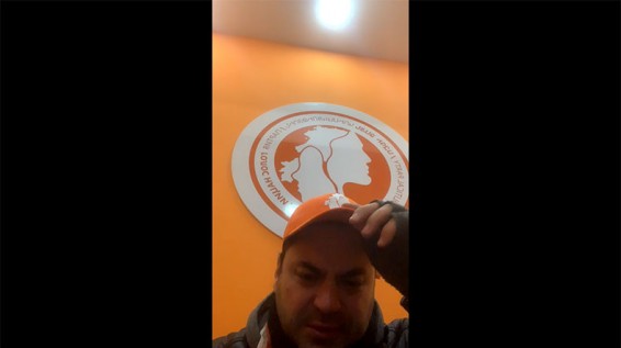 Мгер Армения местами не ходит пешком