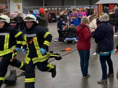 В ФРГ автомобиль въехал в группу детей