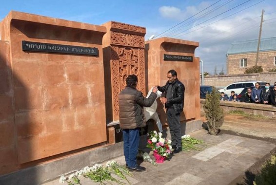 В Аревшате установлен  хачкар в память о героях, погибших в 44-дневной войне