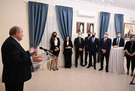 Նախագահ Արմեն Սարգսյանը հանդիպել է Կատարի հայ համայնքի գործադիր մարմնի անդամների հետ