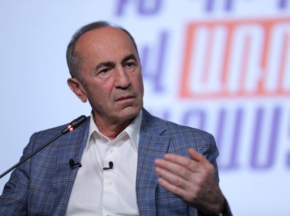 Ընթանում է Ռոբերտ Քոչարյանի եւ Արմեն Գեւորգյանի գործով դատական նիստը (ուղիղ)