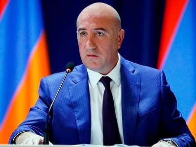 Հիմա էլ է ԳՇ պետը ենթակա պաշտպանության նախարարին. Արման Սարգսյան