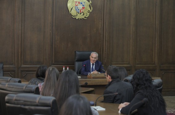 Գալուստ Սահակյանը ԱԺ-ում բաց դաս է վարել ուսանողների համար