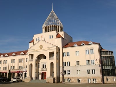 В парламенте Арцаха прошла встреча с представителями внепарламентских сил