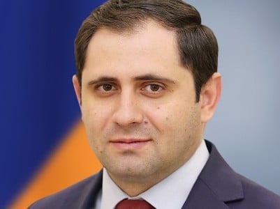 «Իրավունք». Պապիկյանի «կադրերն» ու Ջալալ Հարությունյանը պարգեւավճար են ստացել