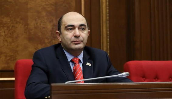 Պարոն Հատուկ, այսուհետ, երբ ընդդիմությանն ու նախկիններին կփորձեք սևացնել, գոնե հիշեք ձեր քաղաքական անցյալը և հաշվեք՝ քանի անգամ եք ճամբարափոխ եղել…