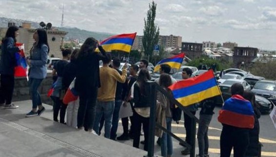 Բերման է ենթարկվել 155 ցուցարար, անհնազանդության ակցիաները շարունակվում են․ ուղիղ