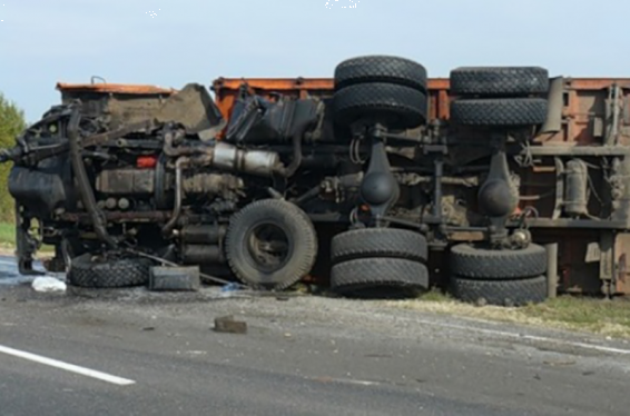 Գյումրի-Երևան ճանապարհին «ԿամԱԶ»-ը շրջվել է