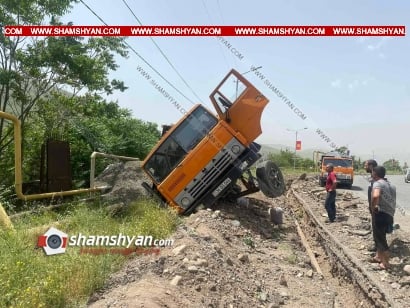 Ցեմենտի հումքով բարձված КамАЗ-ը Սյունիքում բախվել է գազատար խողովակներին ու կողաշրջվել