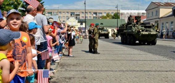 Польский министр поблагодарил Бога за войска США в его стране. Комментарии поляков
