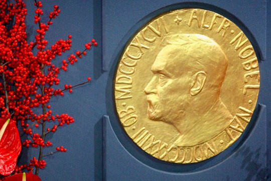 Տնտեսագիտության բնագավառում Նոբելյան մրցանակը շնորհվել է պայմանագրերի տեսության զարգացման համար