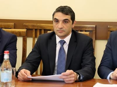 «Ժողովուրդ». Հակոբ Սիմիդյանը հասցրել է սերտաճել իր ղեկավարած ոլորտում. նա ուժայինների ուշադրության կենտրոնում է