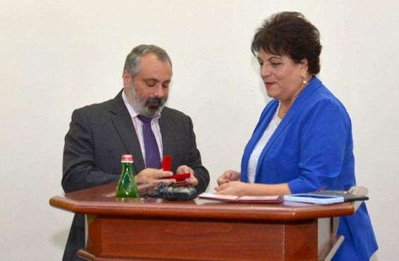 Դավիթ Բաբայանը պարգեւատրվել է «Մայրական երախտագիտություն» մեդալով