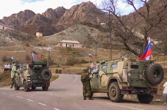 Российские миротворцы сопроводили две автоколонны с гуманитарным грузом из Армении в Арцах