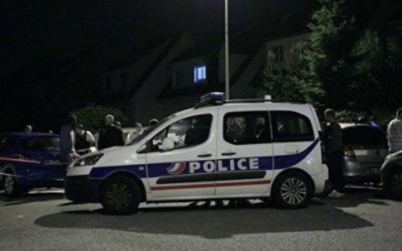 Բրյուսելում մարդկանց պատանդառած չարագործը հանձնվել է ոստիկանությանը