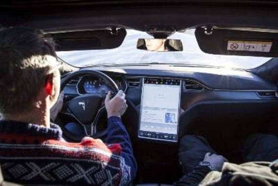 Tesla-ն կարգելի իր ինքնակառավարվող մեքենաների օգտագործումը Uber ծառայությունում