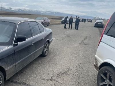 Прибыл замгубернатора, но родные пленных не собираются разблокировать трассу Армения – Грузия