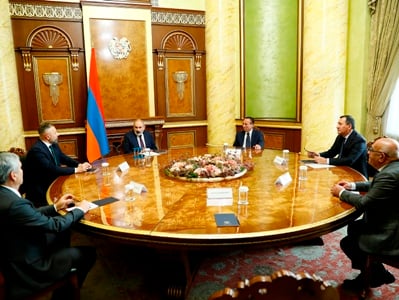 Փաշինյանը հանդիպել է արտախորհրդարանական քաղաքական ուժերի ղեկավարներին