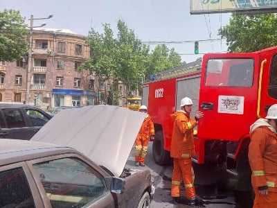 Տիգրան Մեծի պողոտայում մեքենա է այրվել