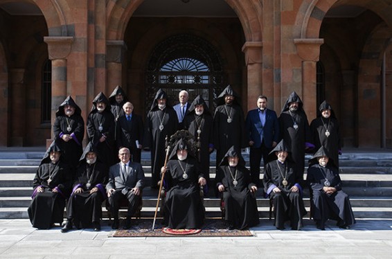 Գերագույն հոգևոր խորհրդի ժողովը Աթեշյանի պատճառով չէ, որ տեղափոխվել է Նյու Յորք, այն կանցկացվի տարբեր թեմերում. Տեր Վահրամ