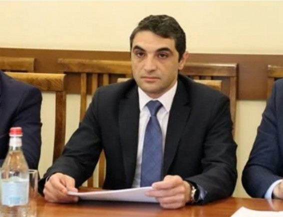 «Ժողովուրդ». Հակոբ Սիմիդյանի ու Նիկոլ Փաշինյանի միջեւ թեժ խոսակցություն է եղել