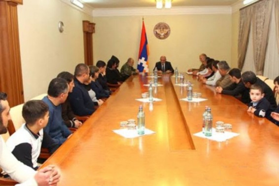 Բակո Սահակյանն ընդունել է ապրիլյան պատերազմում զոհված Սիսիանի ջոկատի ազատամարտիկների հարազատներին