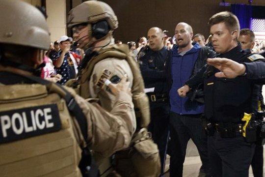 Ոստիկանները զենք չեն հայտնաբերել Թրամփի ելույթի ժամանակ ձերբակալված տղամարդու մոտ