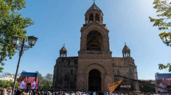 В главном соборе Эчмиадзина, впервые после повторного освящения, рукоположат епископов