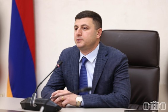 Թուրք-ադրբեջանական վոյաժներն ու դրանց տված երդումները խառնում են` մտածելով, թե բոլորն իրենց պես ընկած են սրա-նրա դուռը՝ «դաբրոներ» աղերսելու․ Աբրահամյան