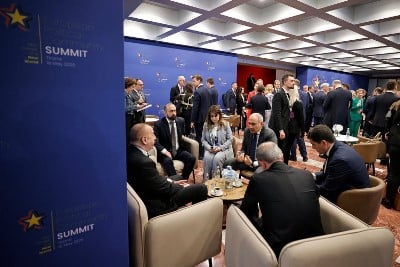 «Փաստ». Փաշինյանի տեսլականը՝ չզինվել և չդիմադրել Ադրբեջանի ագրեսիային
