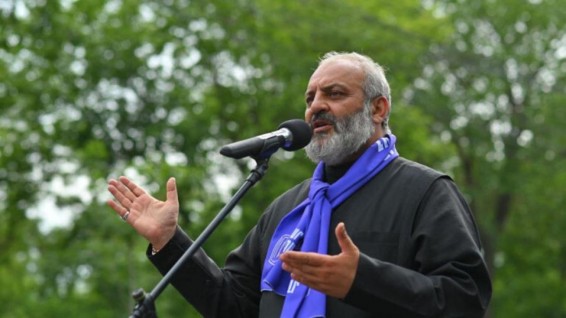 «Չտրտմե՛ք, չընկճվե՛ք, չկասկածե՛ք և չտատամսե՛ք. իր վերջին օրերն ապրող չարիքը գլորվելու է, և մենք կերտելու ենք մեր կյանքի նոր արշալույսը»․ Բագրատ Սրբազանն ուղերձ է հղել