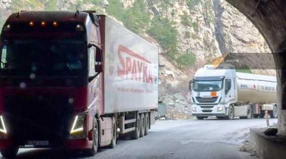 За три дня Ларс пересекли 19 фур с армянским коньяком: Папоян поговорил с Сонгулашвили