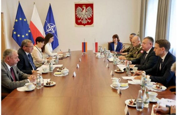 Армения и Польша обсуждают сотрудничество в сфере обороны