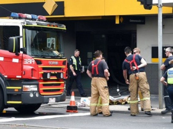 Մելբուռնում անհայտ անձը բանկի շենքում հրկիզել է իրեն. պայթյուն է որոտացել