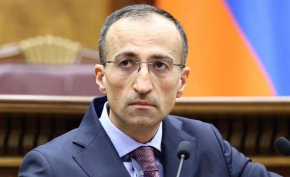 Արսեն Թորոսյանը վայր է դնում պատգամավորական մանդատը