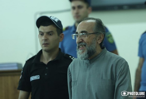 Обвинитель потребовал признать архиепископа Аджапахяна виновным
