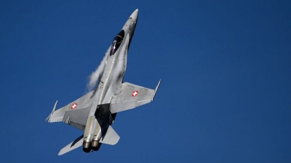 Швейцарские истребители сопроводили до своей границы российский спецборт
