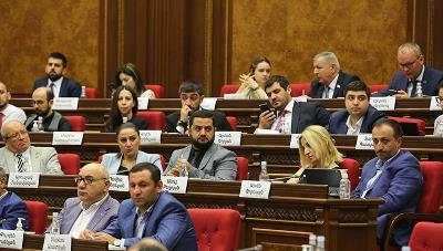 «Իրավունք». «Այ էդ մի հարցում մենք չկանք». ՔՊ–ականների պատասխանը՝ Փաշինյանին