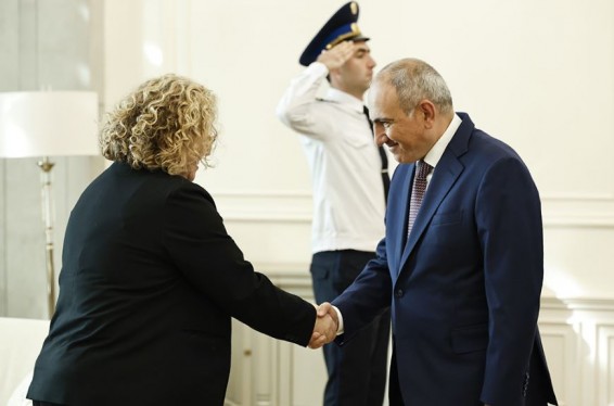 Пашинян обсудил с новым послом Великобритании в Армении выведение отношений на уровень стратегического партнёрства