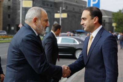 «Իրավունք». Ավինյանը սկսել է «խաղեր տալ» ընդդիմադիրների հետ