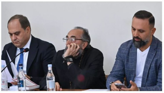 Дело архиепископа Аджапахяна: защита заявила о нарушении прав обвиняемого