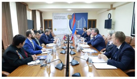 Как увеличить товарооборот? Тему обсудили министр экономики Армении и посол РФ