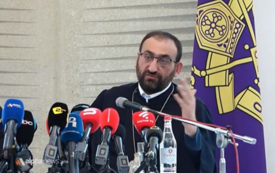 У Католикоса нет никакой возможности уйти: Аршак Србазан