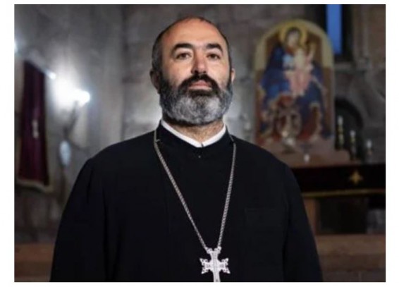 Иерей Вртанес Багалян: Они ругались и били по двери Кафедрального собора - мое сердце, казалось, разорвется