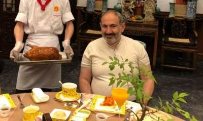 «Հրապարակ». ՔՊ–ականների խնջույքին Փաշինյանը սեփական մատուցողին ու բաժակն է տարել