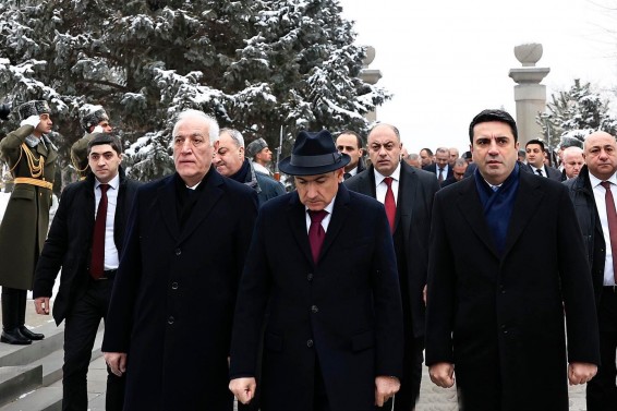 Փաշինյանը և Խաչատուրյանը ՀՀ բարձրագույն ղեկավարության հետ այցելել են «Եռաբլուր»