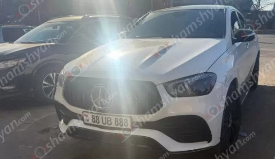 «Mercedes»-ի վարորդն իր ձեռքով ապակիներից հեռացրել է մգեցված թաղանթները